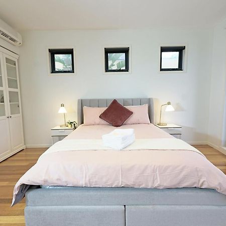 Luxury 7Brm Entire House Lakeview Blackswans Wifi Bbq Resort Point Cook Exteriör bild