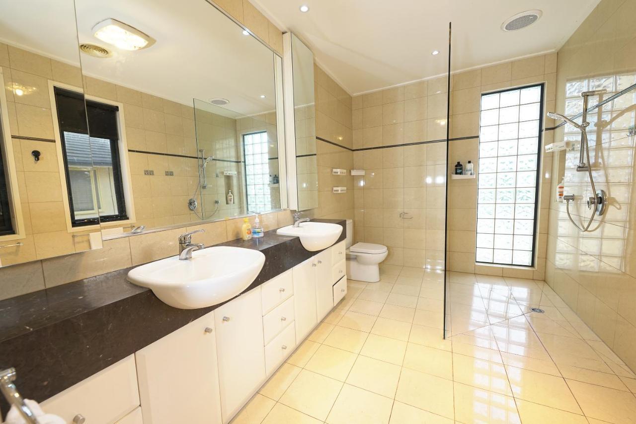 Luxury 7Brm Entire House Lakeview Blackswans Wifi Bbq Resort Point Cook Exteriör bild