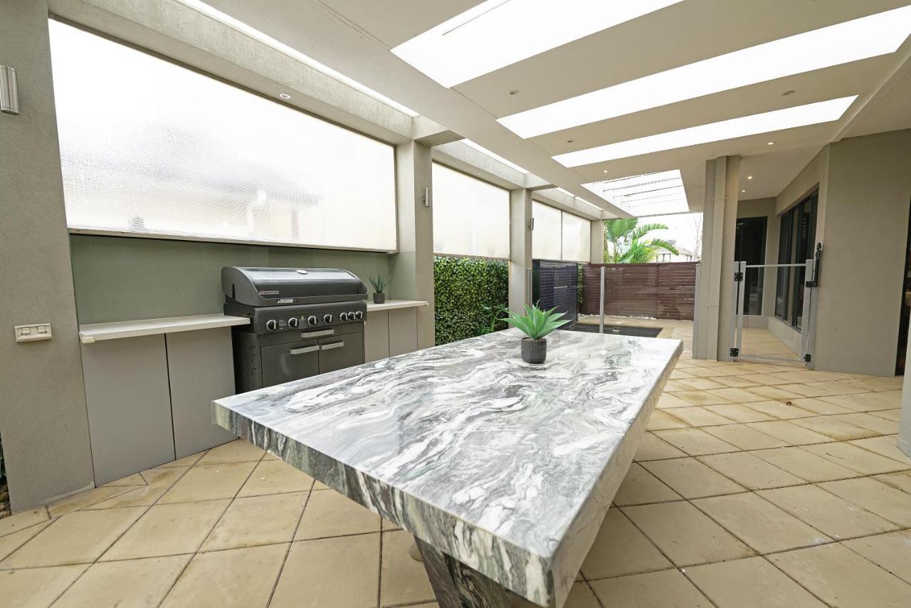 Luxury 7Brm Entire House Lakeview Blackswans Wifi Bbq Resort Point Cook Exteriör bild