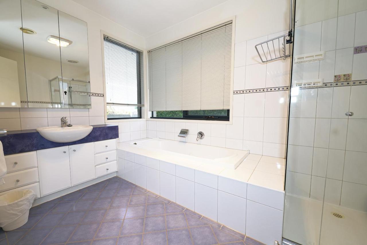 Luxury 7Brm Entire House Lakeview Blackswans Wifi Bbq Resort Point Cook Exteriör bild