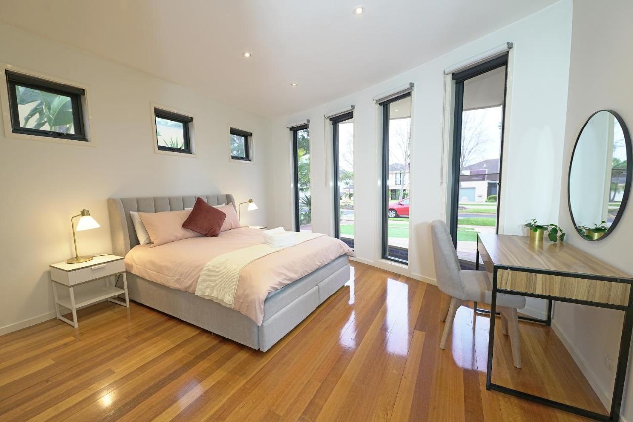 Luxury 7Brm Entire House Lakeview Blackswans Wifi Bbq Resort Point Cook Exteriör bild