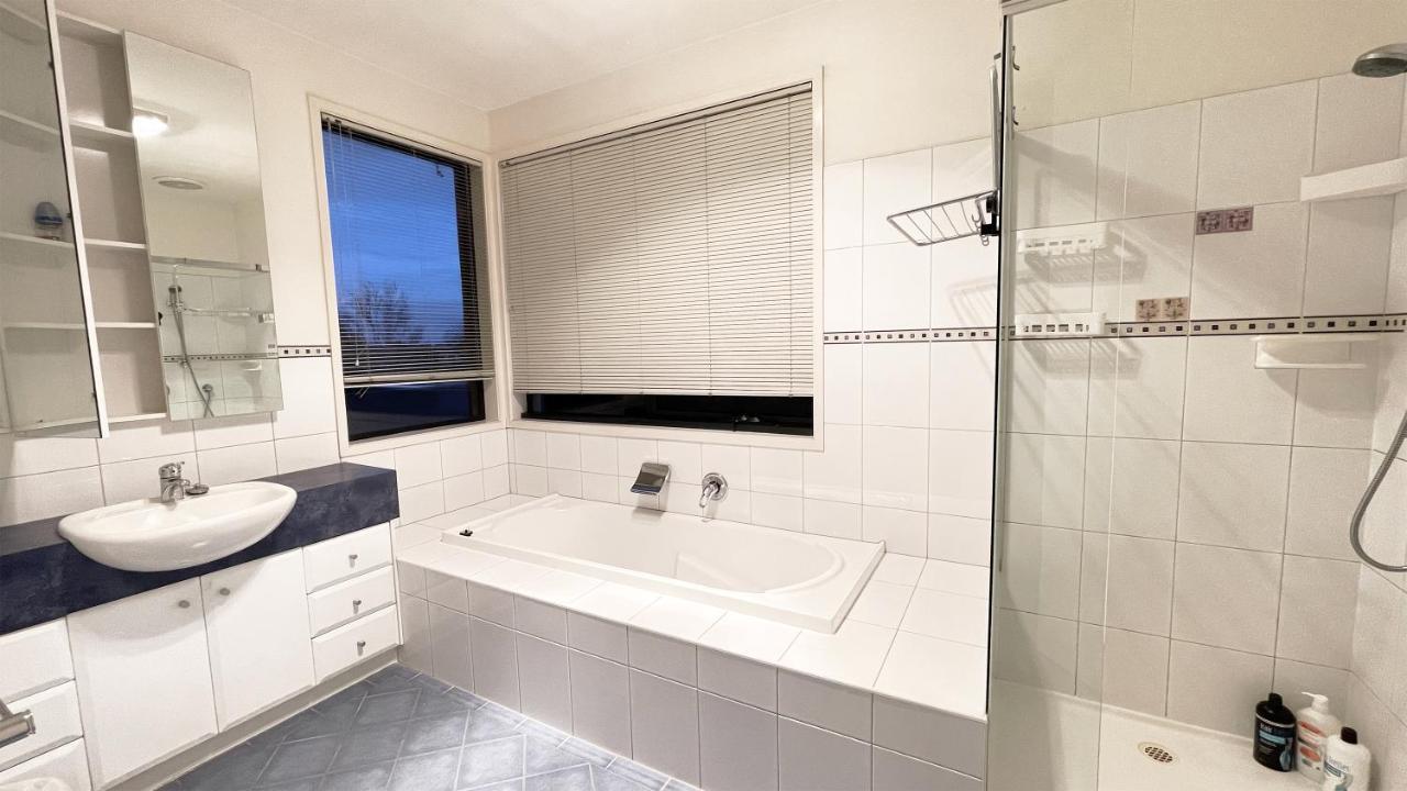 Luxury 7Brm Entire House Lakeview Blackswans Wifi Bbq Resort Point Cook Exteriör bild