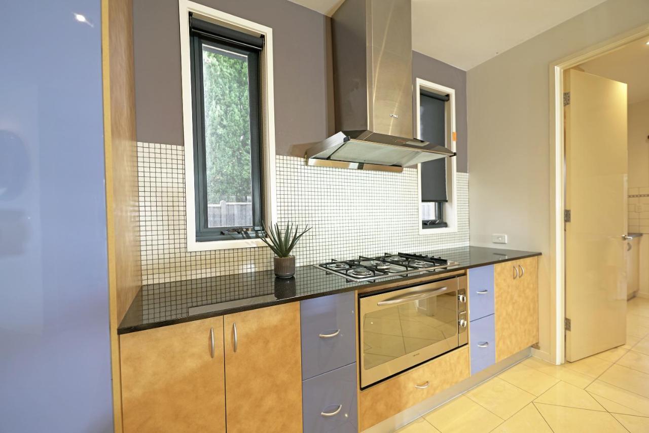 Luxury 7Brm Entire House Lakeview Blackswans Wifi Bbq Resort Point Cook Exteriör bild